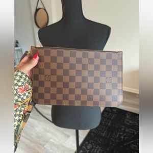 removable pouch from the LV Neverfull bag